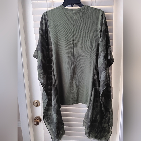 Upcycled Marilyn Monroe Camo Tshirt/Poncho - Picture 4 of 5